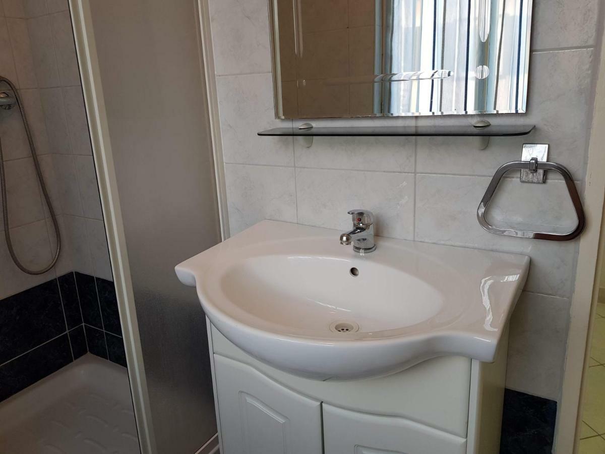 Mare Azzurro Apartments Пула Экстерьер фото